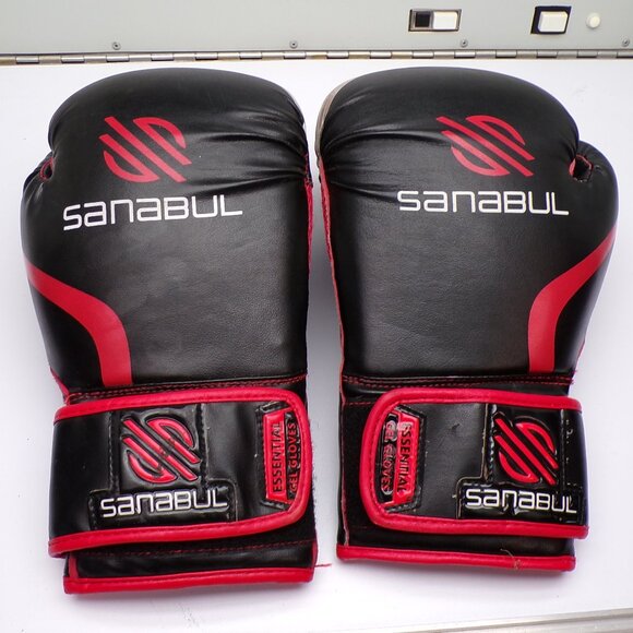 8 oz. Sanabul Black & Red Training Martial Arts/Boxing Gloves - Picture 1 of 2